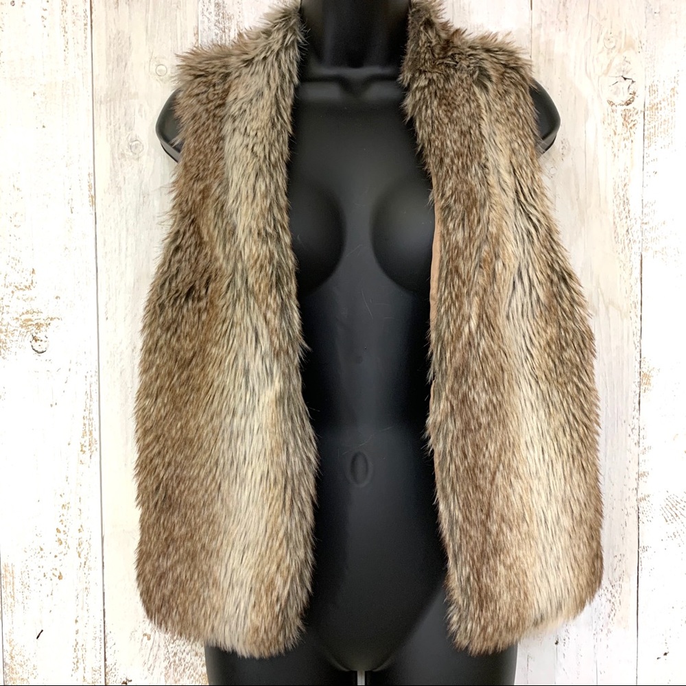 🥰Faux Fur Vest 🥰 Maurices